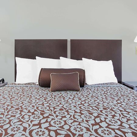 Days Inn By Wyndham Market Center Dallas Love Field Esterno foto