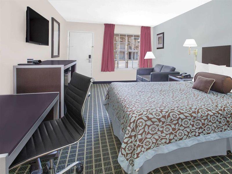Days Inn By Wyndham Market Center Dallas Love Field Esterno foto