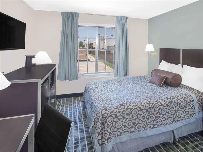 Days Inn By Wyndham Market Center Dallas Love Field Esterno foto