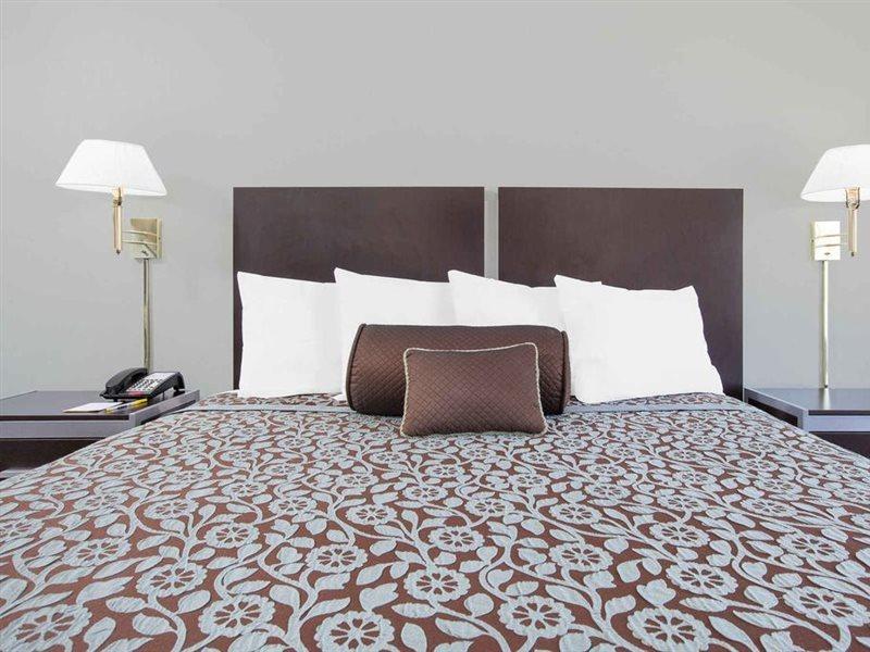 Days Inn By Wyndham Market Center Dallas Love Field Esterno foto