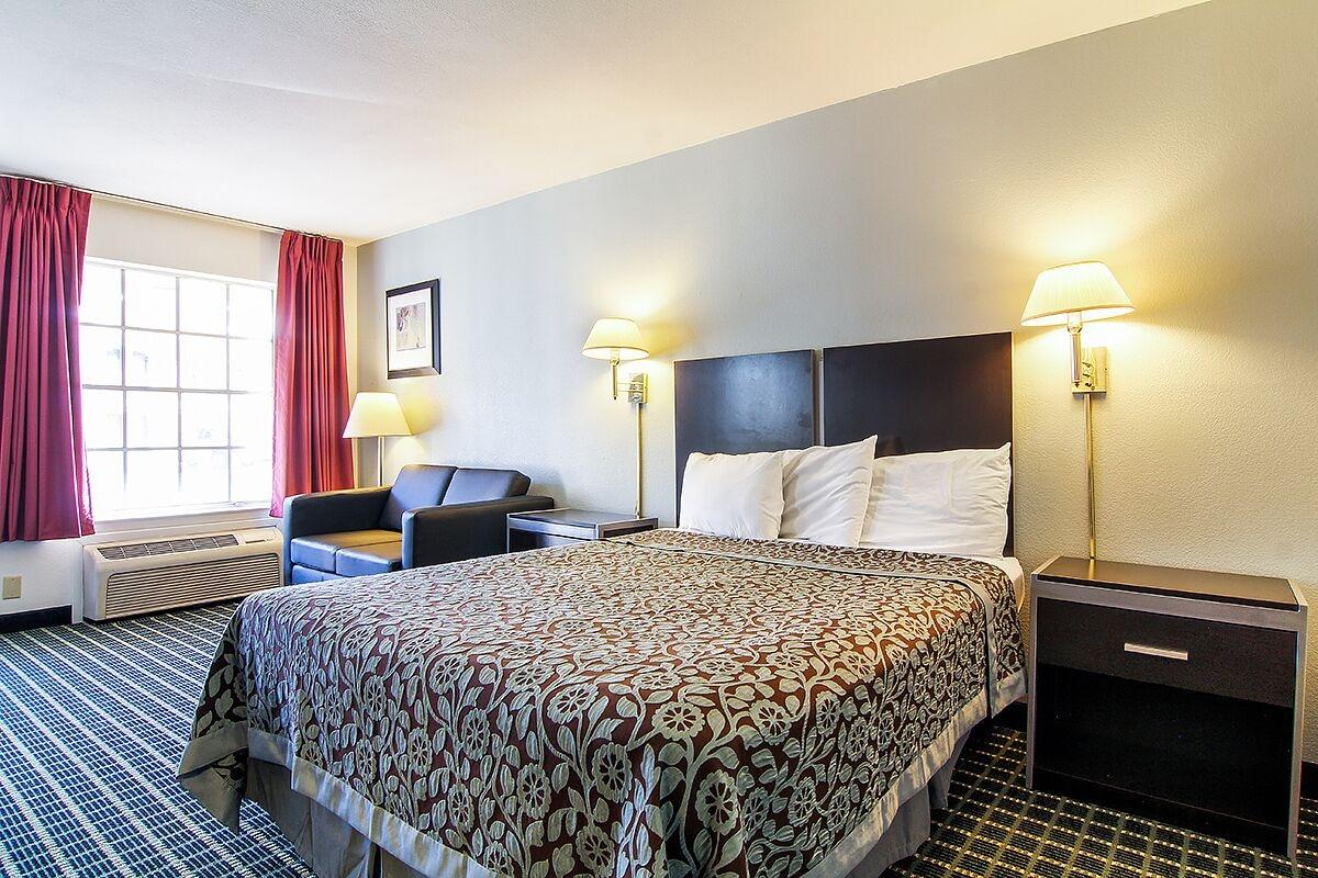 Days Inn By Wyndham Market Center Dallas Love Field Esterno foto
