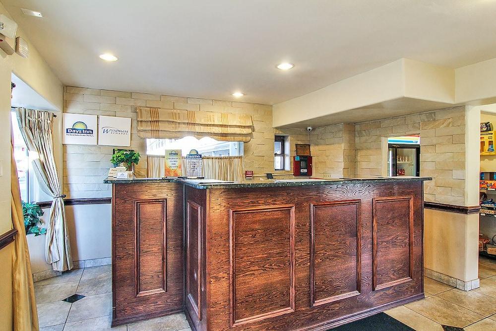 Days Inn By Wyndham Market Center Dallas Love Field Esterno foto