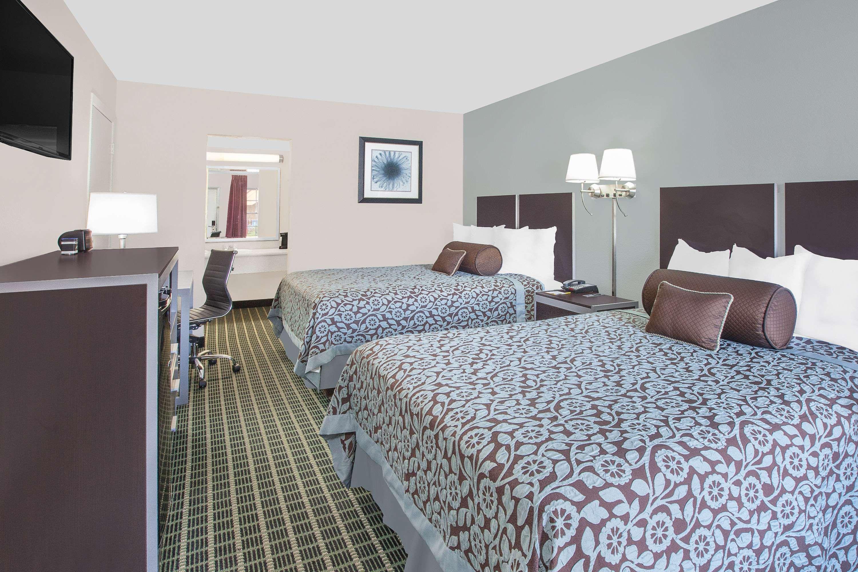Days Inn By Wyndham Market Center Dallas Love Field Esterno foto