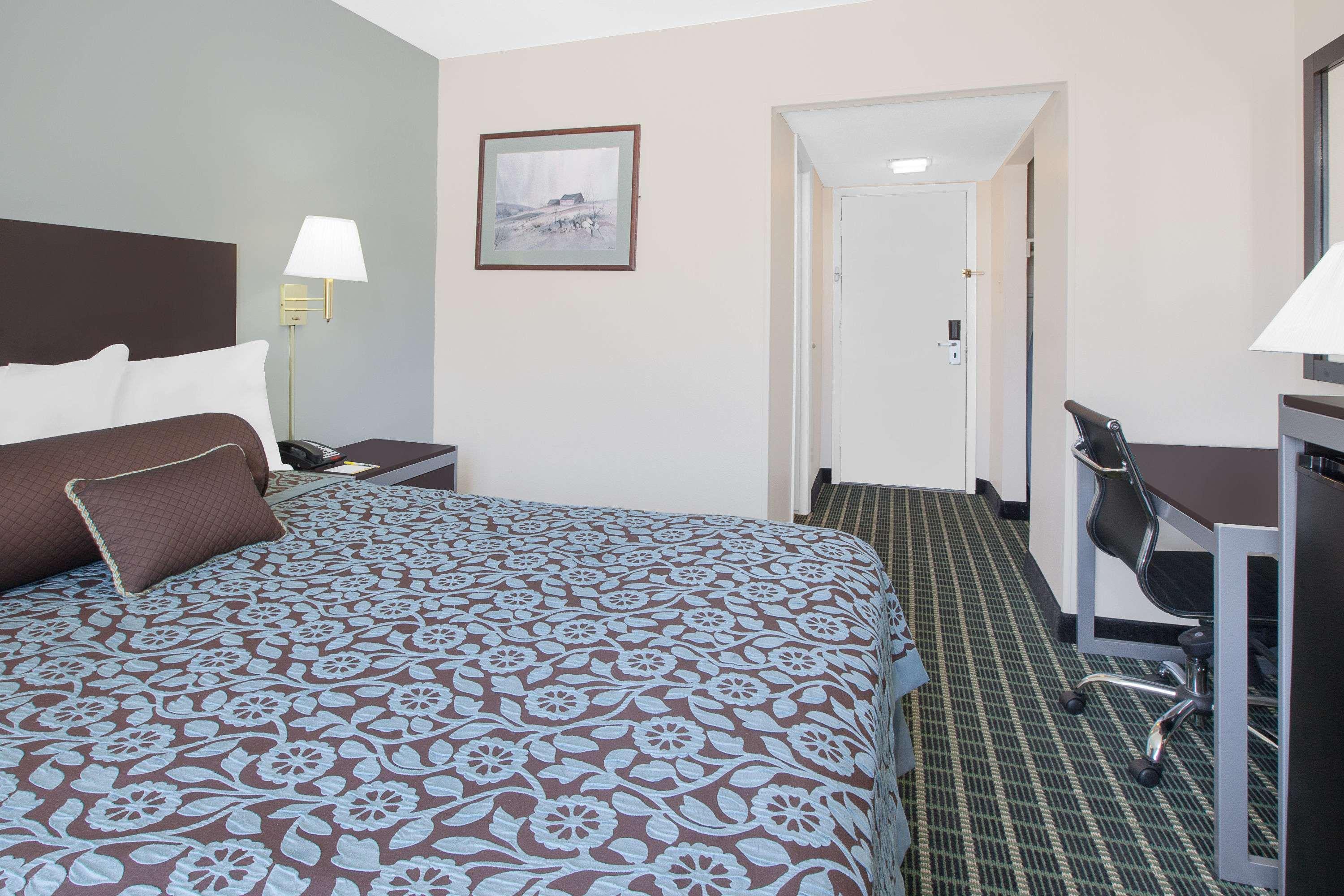 Days Inn By Wyndham Market Center Dallas Love Field Esterno foto