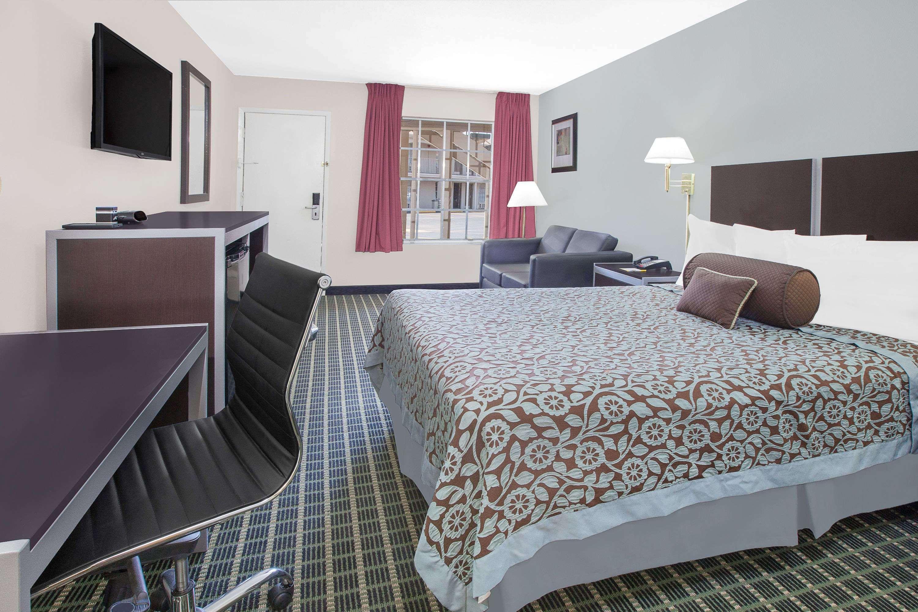 Days Inn By Wyndham Market Center Dallas Love Field Esterno foto