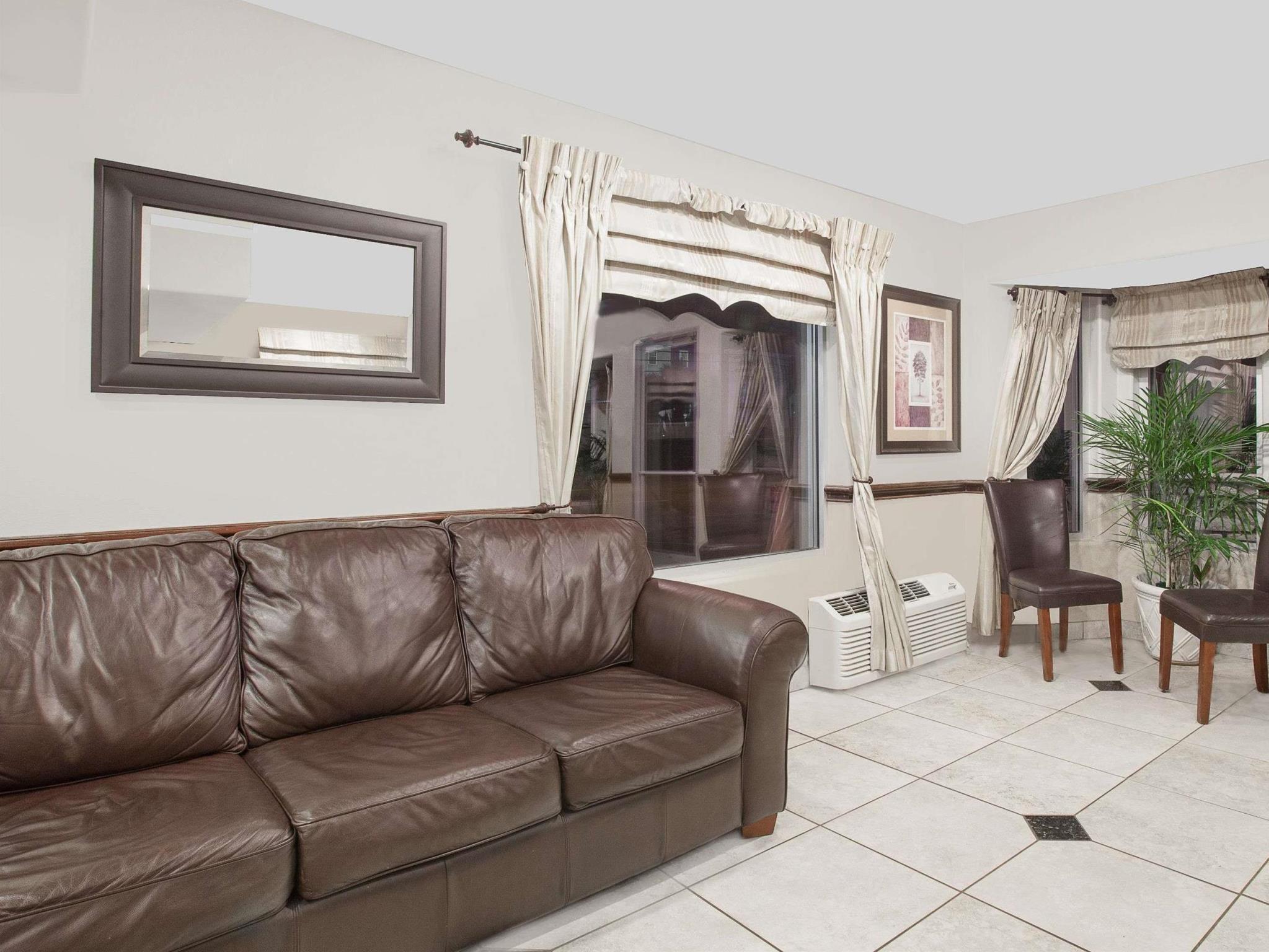 Days Inn By Wyndham Market Center Dallas Love Field Esterno foto