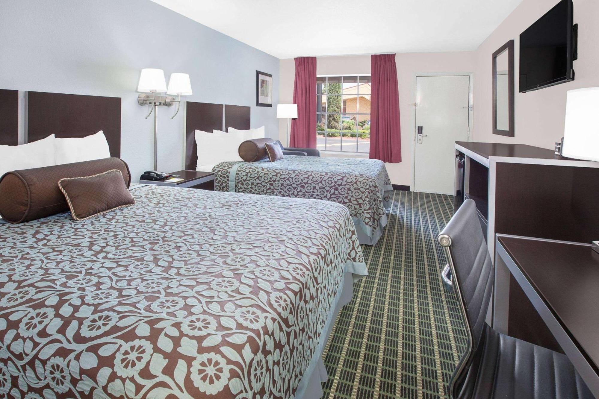Days Inn By Wyndham Market Center Dallas Love Field Esterno foto