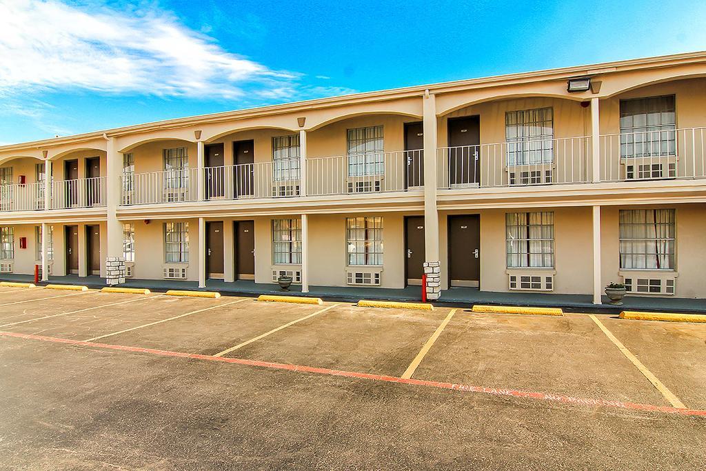 Days Inn By Wyndham Market Center Dallas Love Field Esterno foto